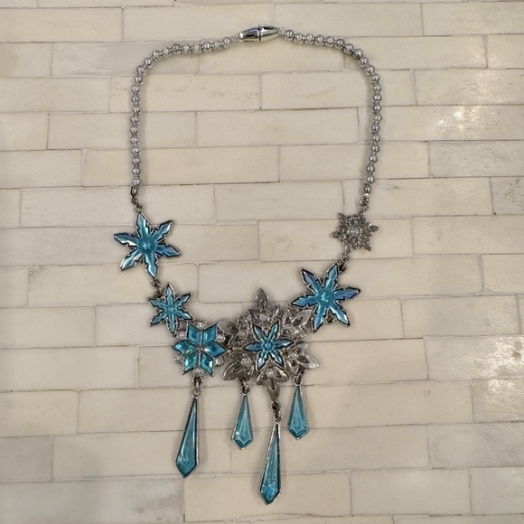 Frozen Elsa Snowflake Necklace, Earrings, Hair barrettes & Notepad w/pen - Picture 2 of 13